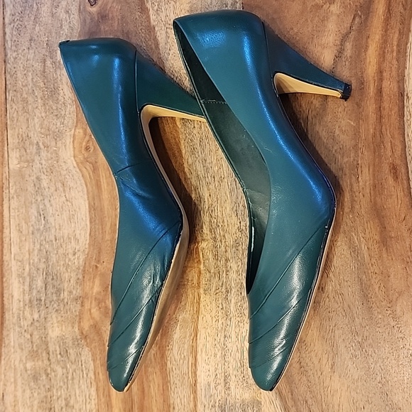 Gloria Vanderbilt Green Heels - Picture 6 of 10